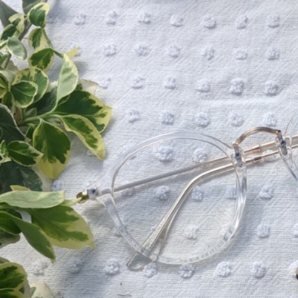 Clear faux glasses - Picture 3 of 8